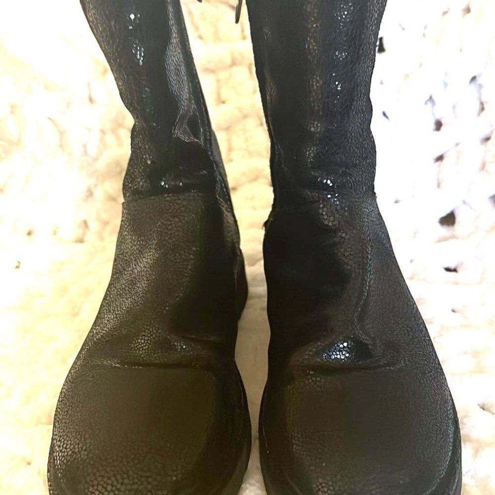UGG Collection - Mid - Black Leather Snake Skin - EUC - Size 7 - Picture 3 of 12